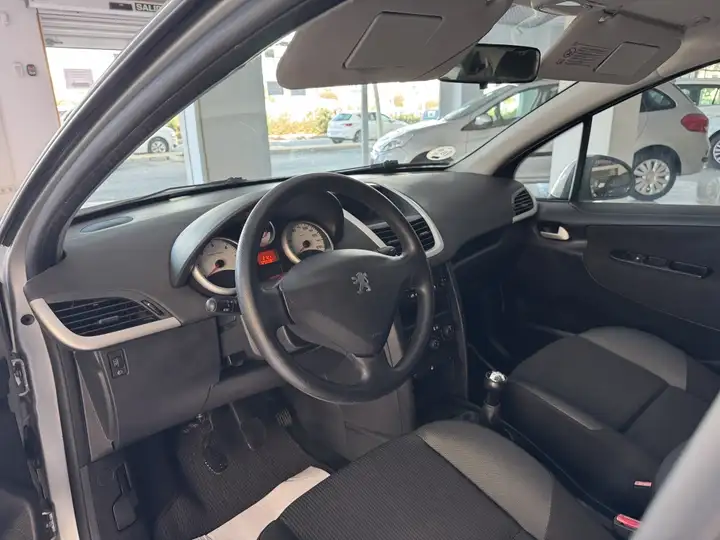 Peugeot 207 2010, foto 10