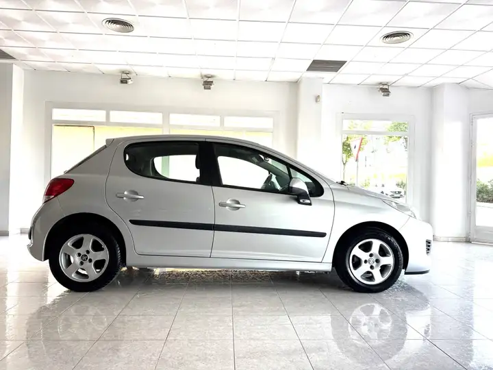 Peugeot 207 2010, foto 5
