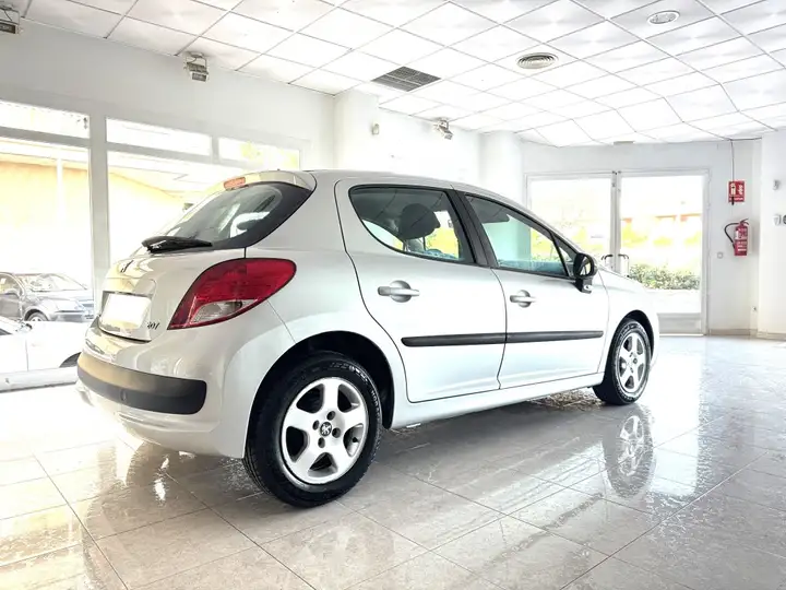 Peugeot 207 2010, foto 4