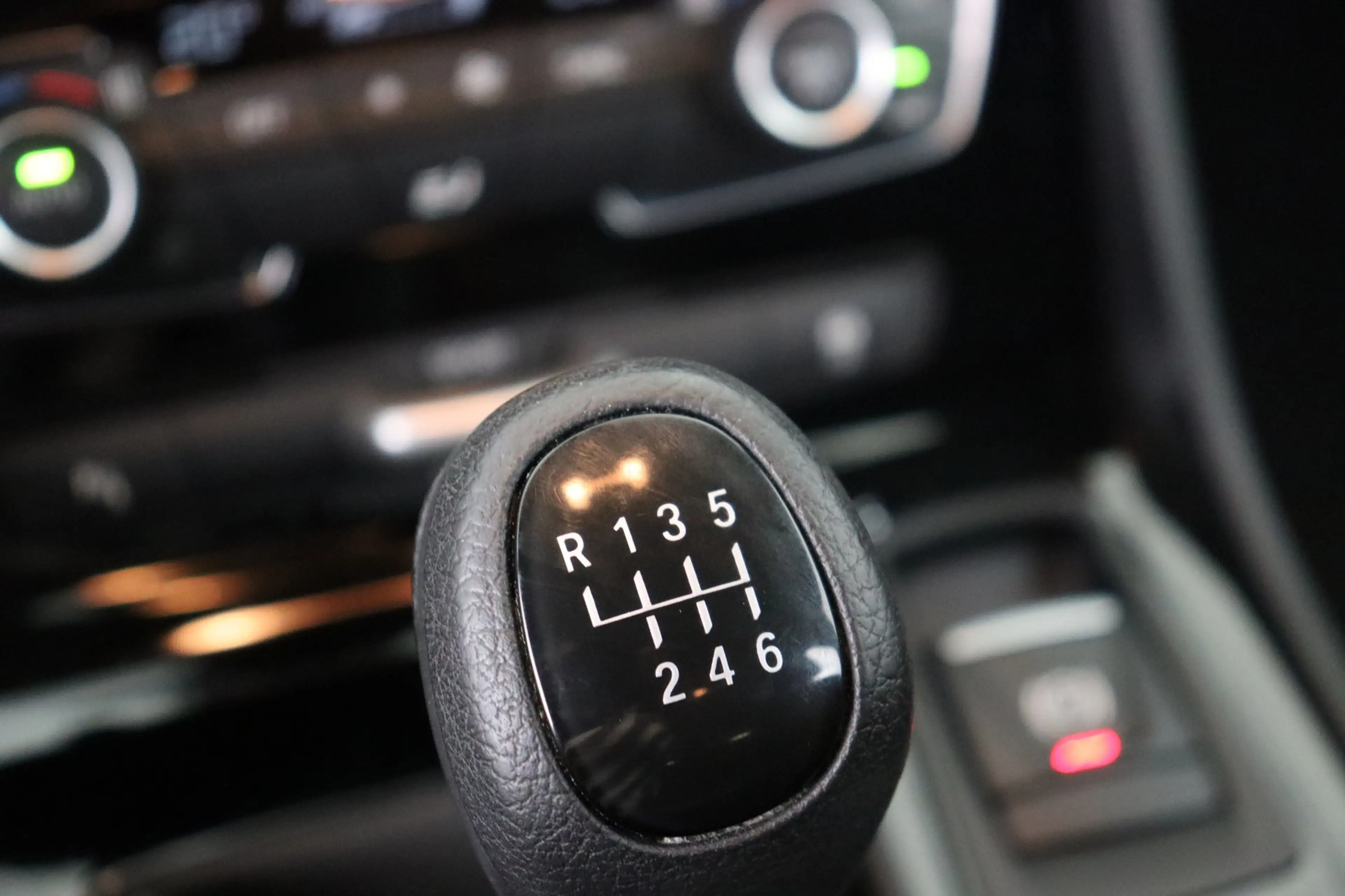 BMW 216 ACTIVE TOURER i + PDC + CRUISE + ALU — photo 12