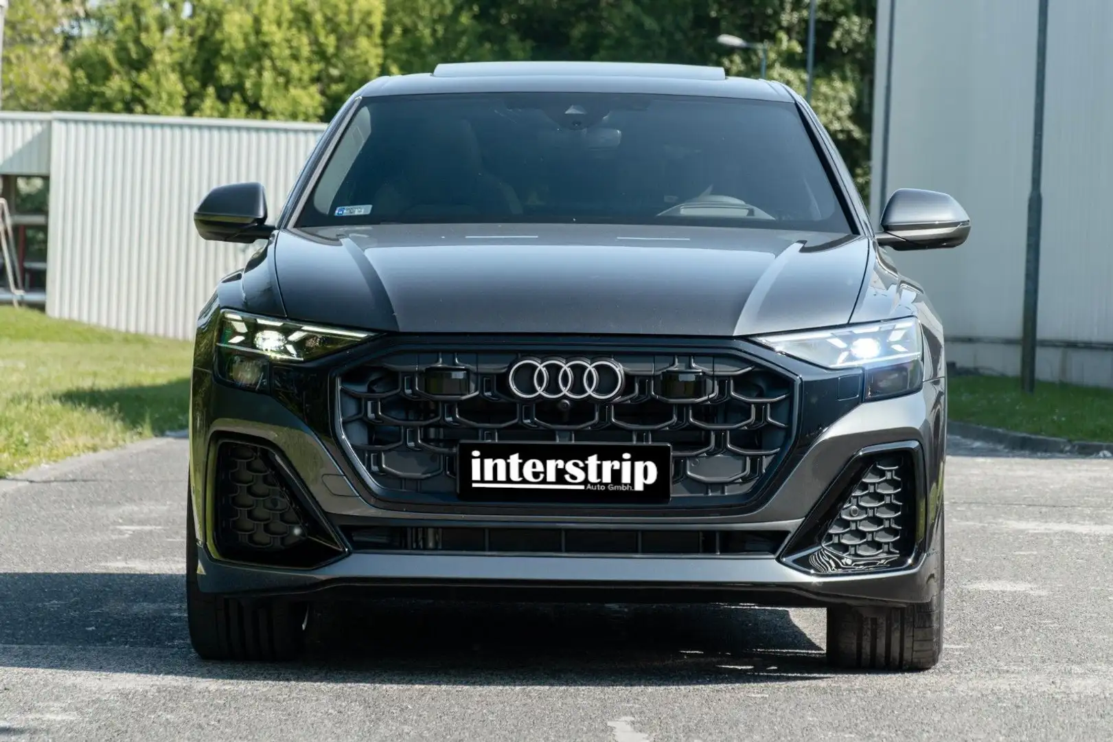 Audi Q8 50 TDI SLINE.PANO.LUFTF.SOFTCL.HUD.AHK.3STÜCK Grau - 2
