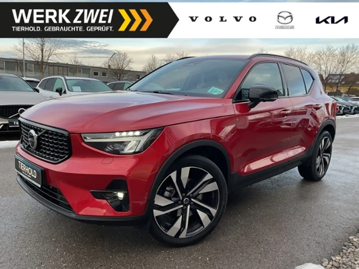 Volvo XC40 B4 Ultimate Dark AWD AHK PANO Google 20" Rot - 1