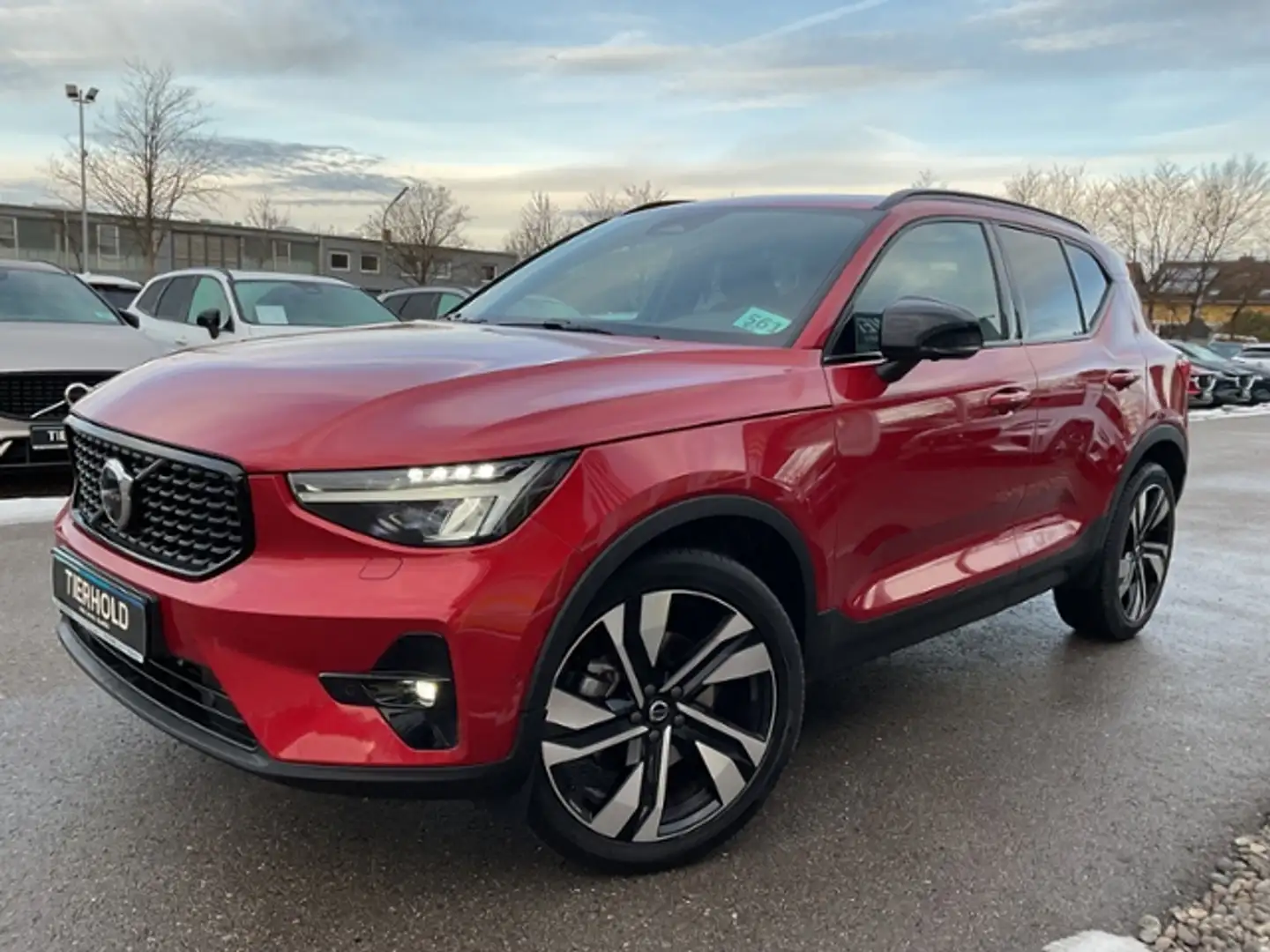 Volvo XC40 B4 Ultimate Dark AWD AHK PANO Google 20" Rot - 2