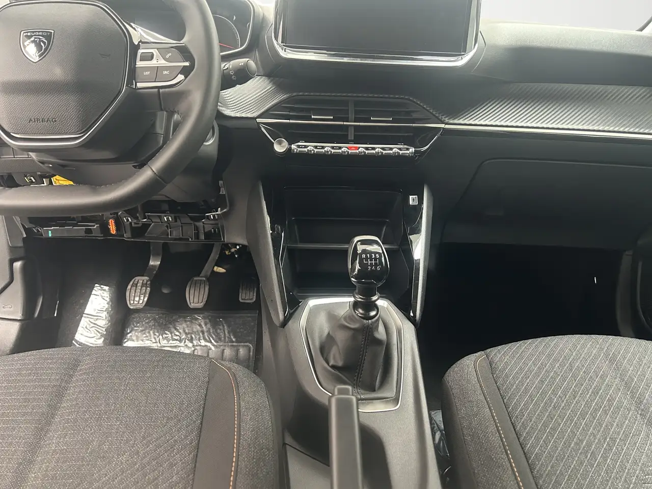 Peugeot 208 2026 — фото 15