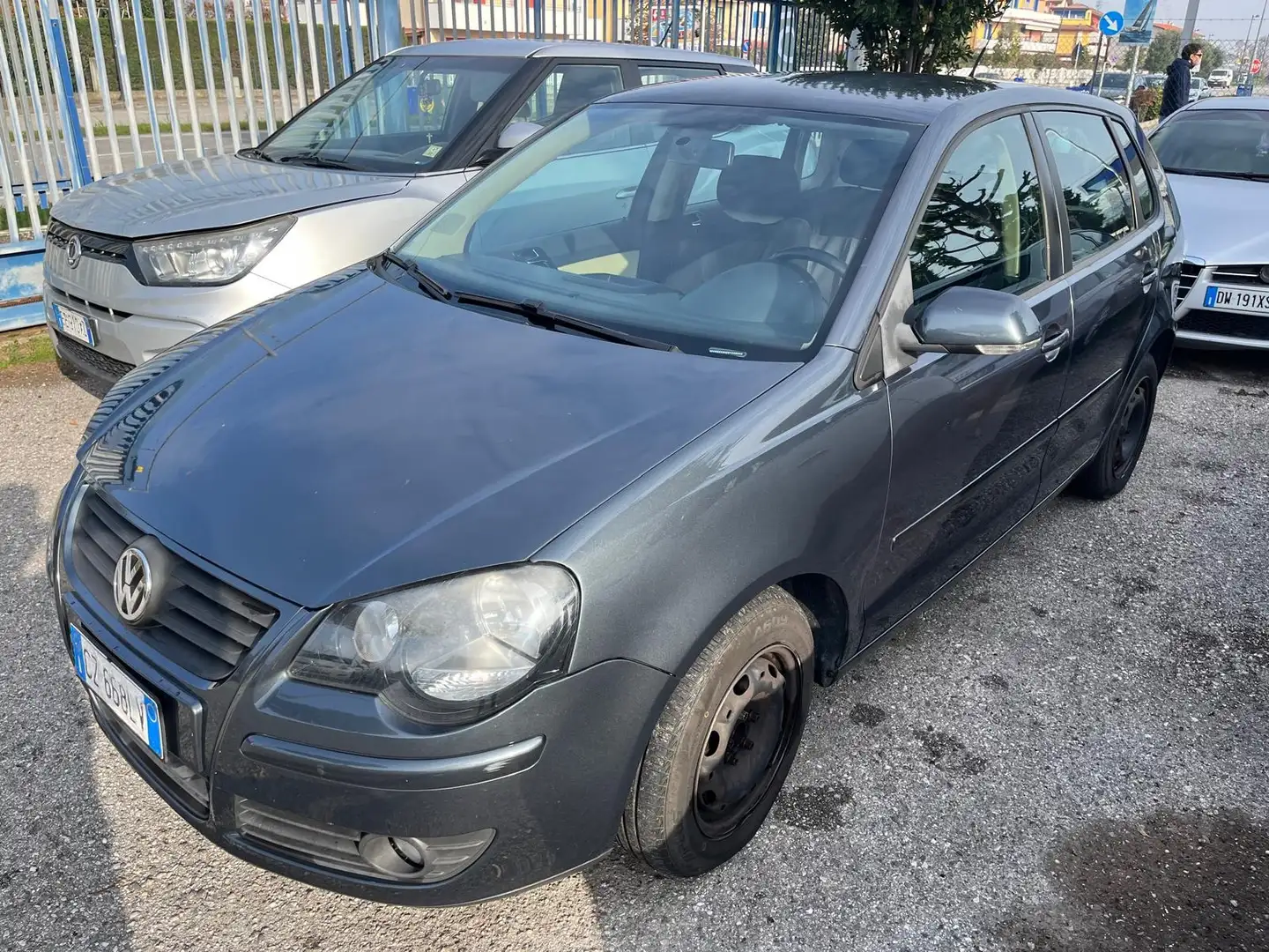 Volkswagen Polo Polo IV 2005 5p 1.4 tdi Sportline 80cv Grigio - 2