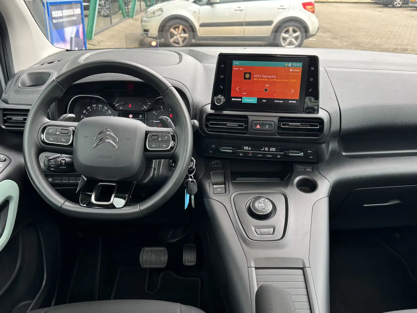 Citroen Berlingo 1.2 PureTech Feel Automaat 131pk | Geel kenteken | Grau - 2