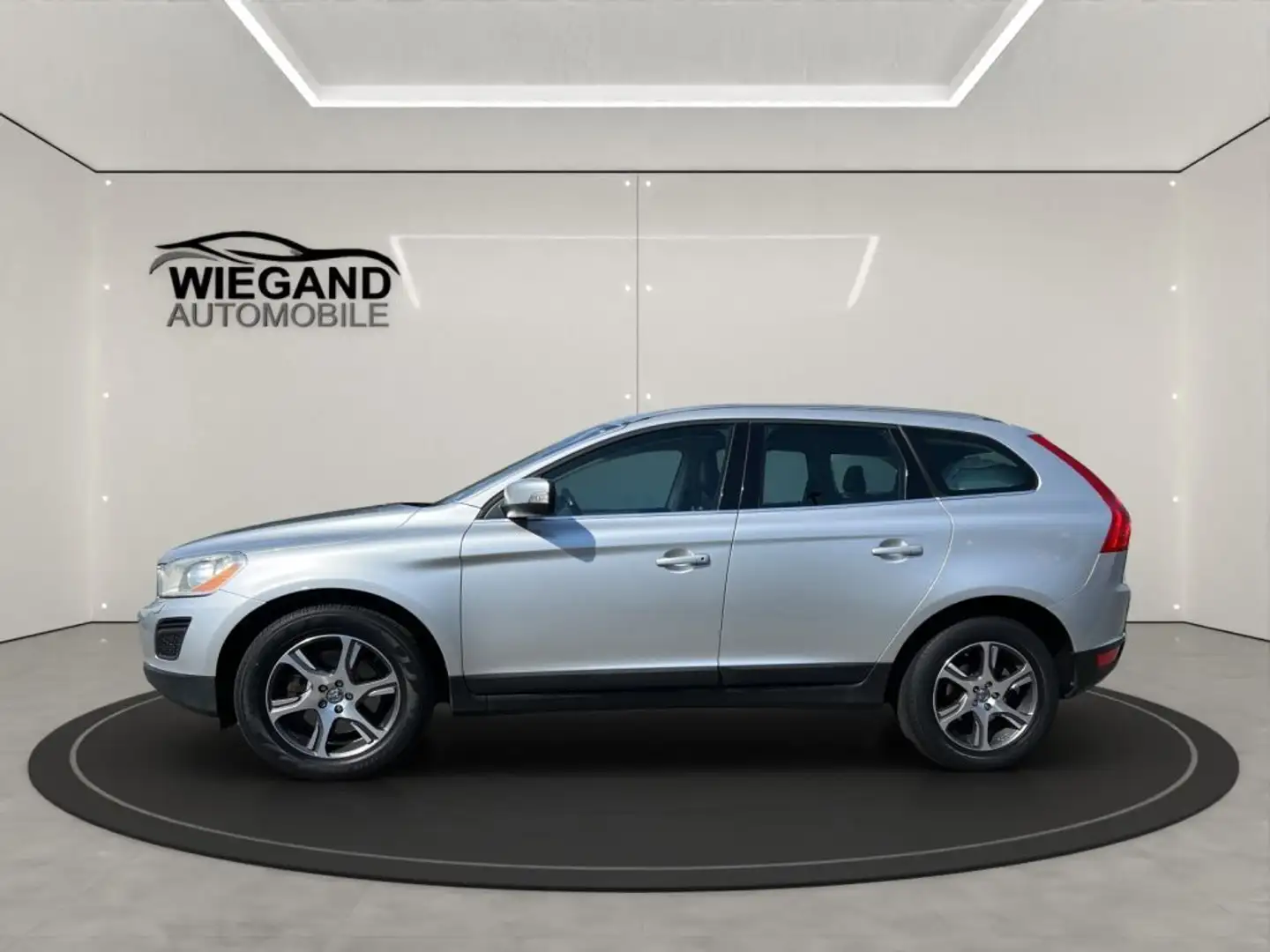 Volvo XC60 D5 AWD AUT SUMMUM+STDH+XENON+LEDER+METALLIC Silber - 2