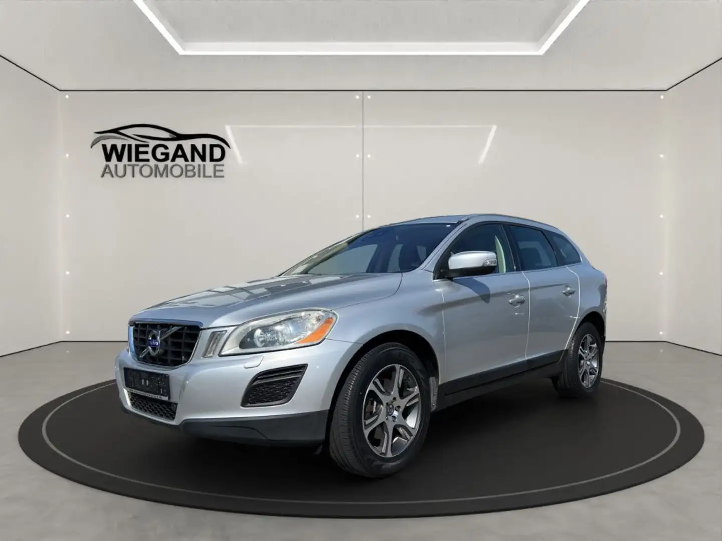 Volvo XC60 D5 AWD AUT SUMMUM+STDH+XENON+LEDER+METALLIC Silber - 1
