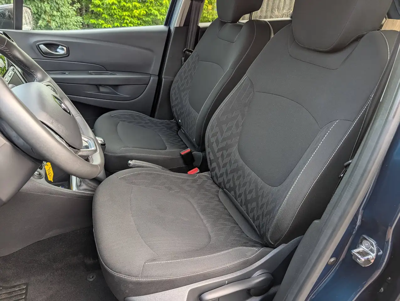 Renault Captur — photo 12