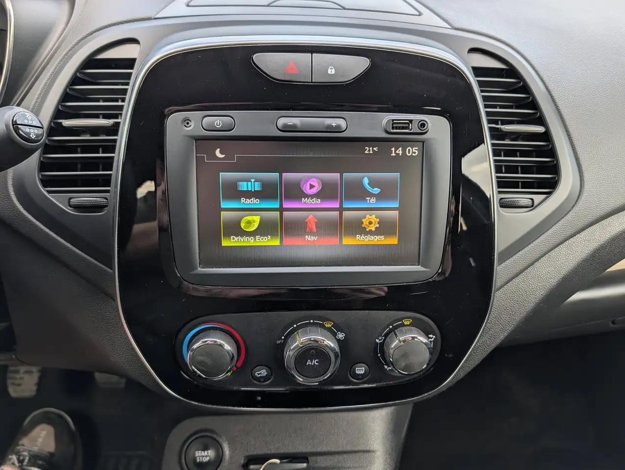 Renault Captur — photo 8