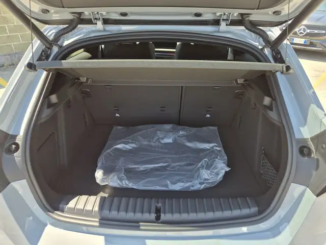 BMW 1 Series view 11