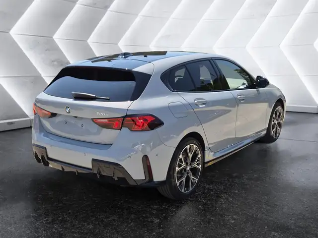 BMW 1 Series view 3