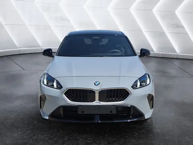 BMW 1 Series view 2