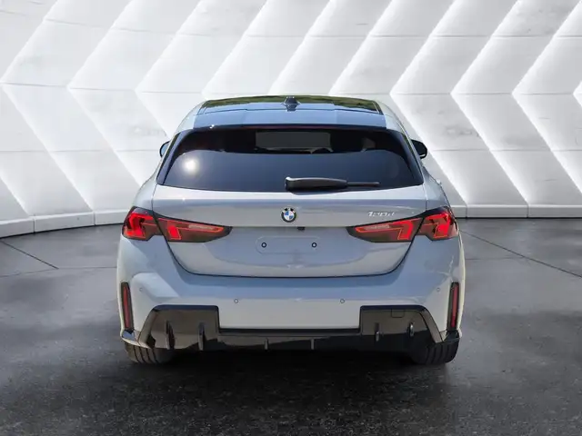 BMW 1 Series view 4