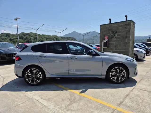 BMW 1 Series view 5