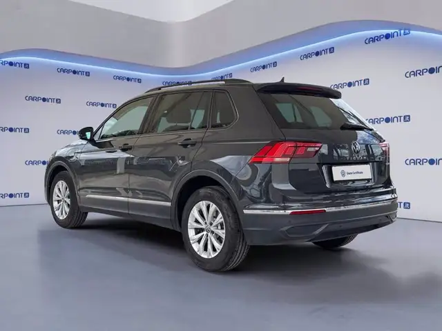Volkswagen Tiguan view 5