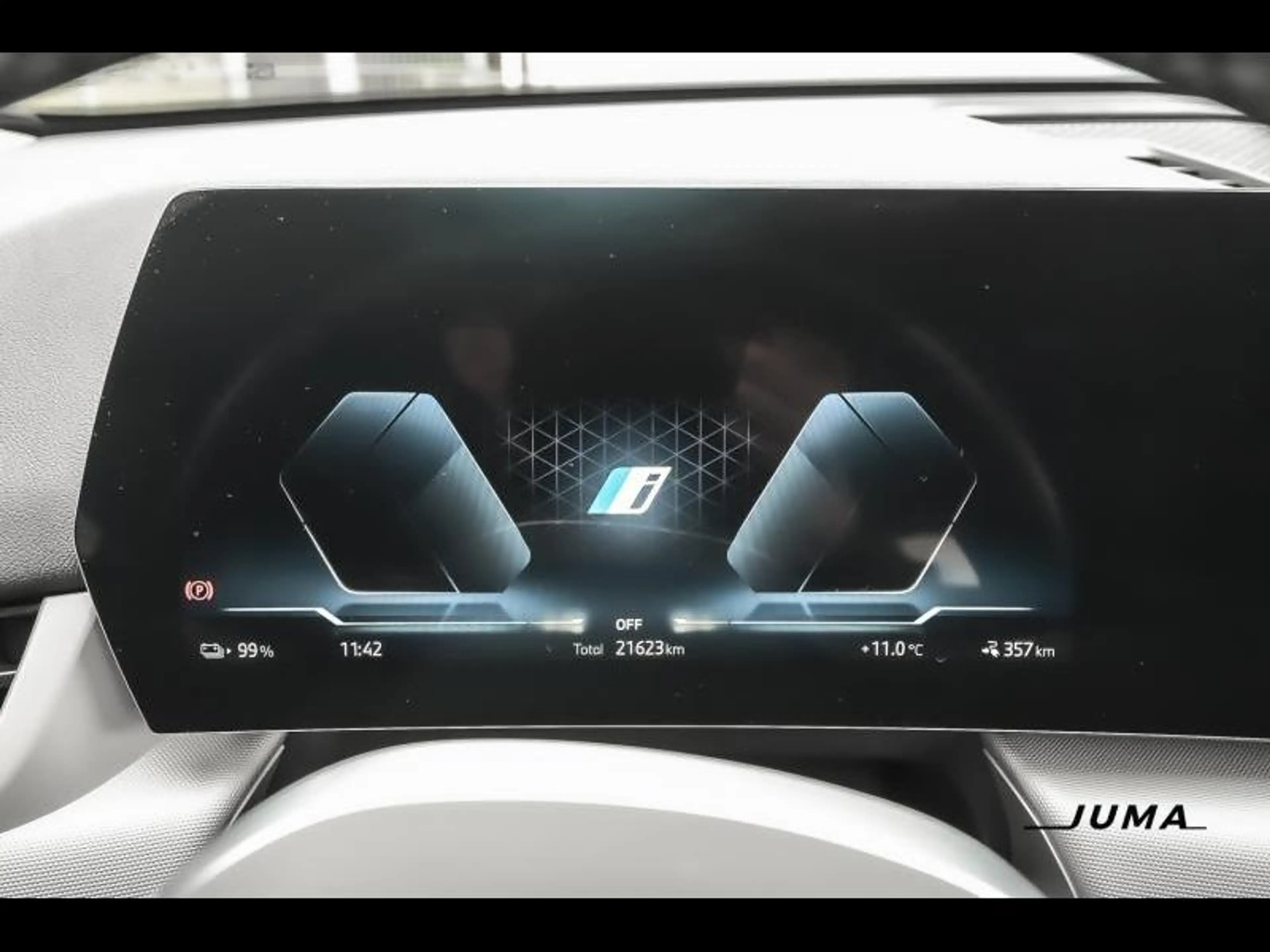 BMW iX2 xDrive30 — photo 10