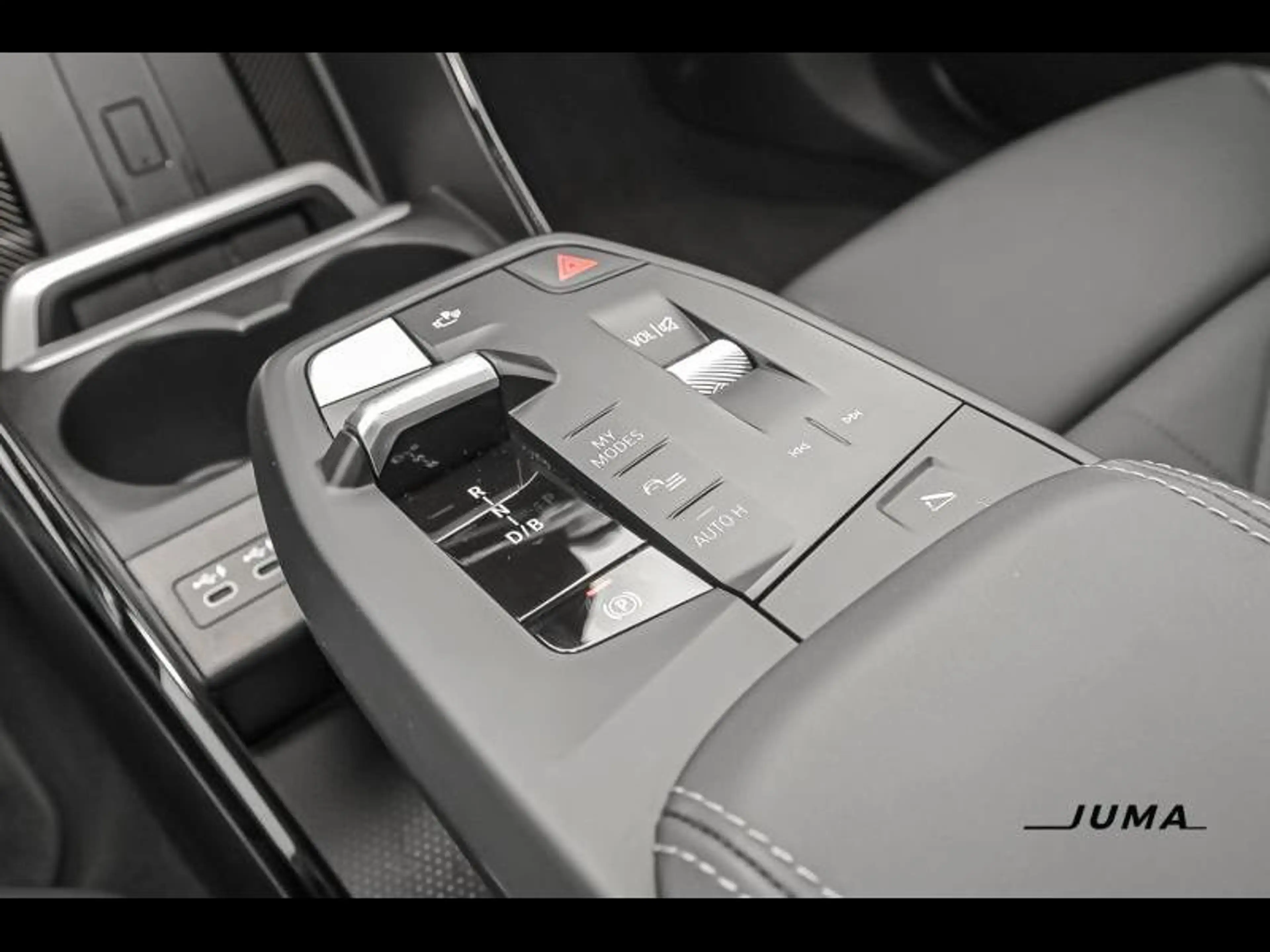 BMW iX2 xDrive30 — photo 11