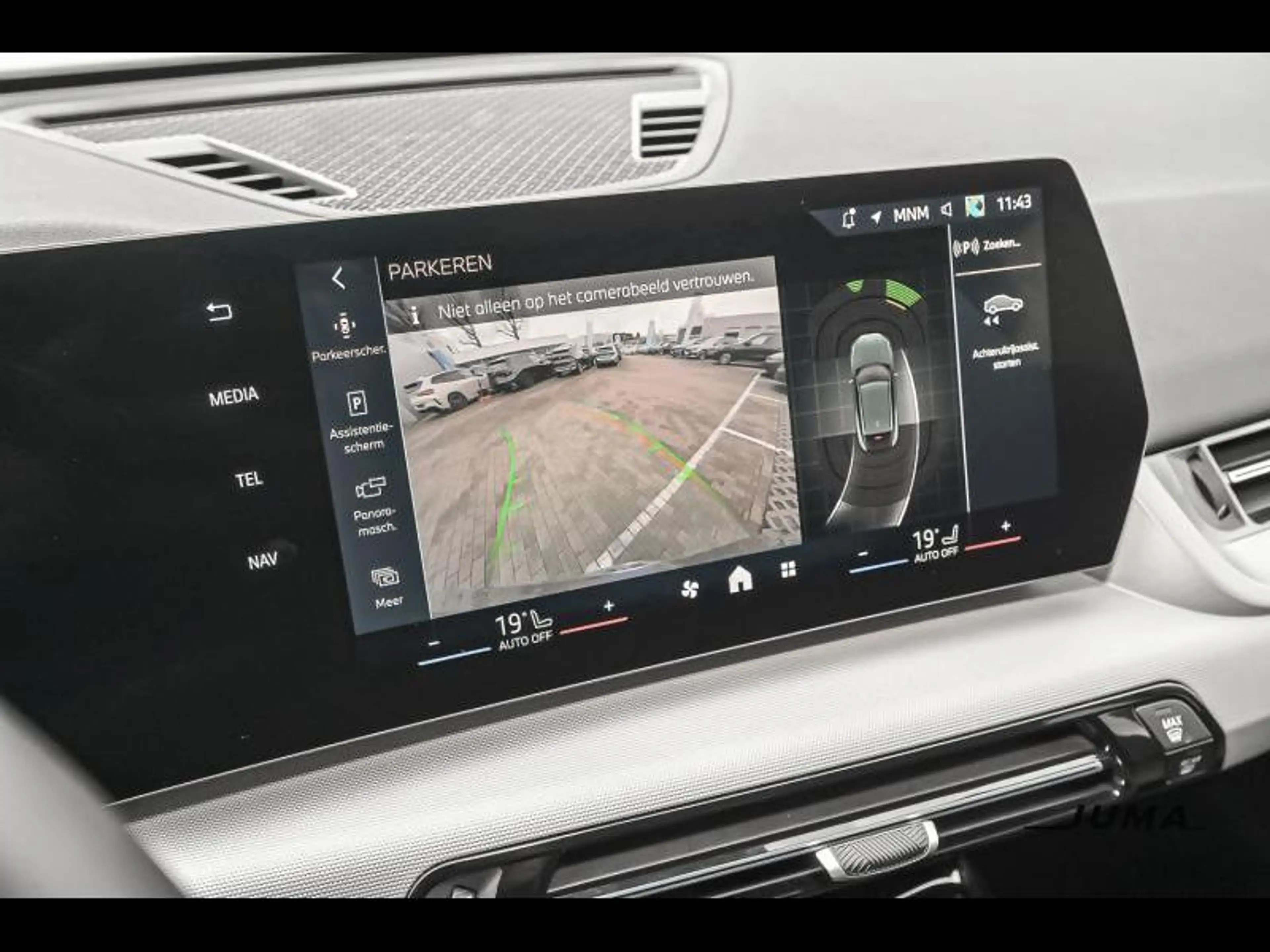 BMW iX2 xDrive30 — photo 15