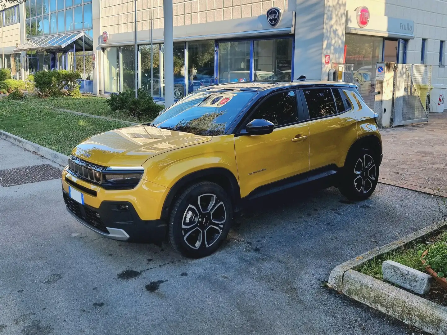 Jeep Avenger Avenger 1.2 turbo e-hybrid mhev Summit Jaune - 1