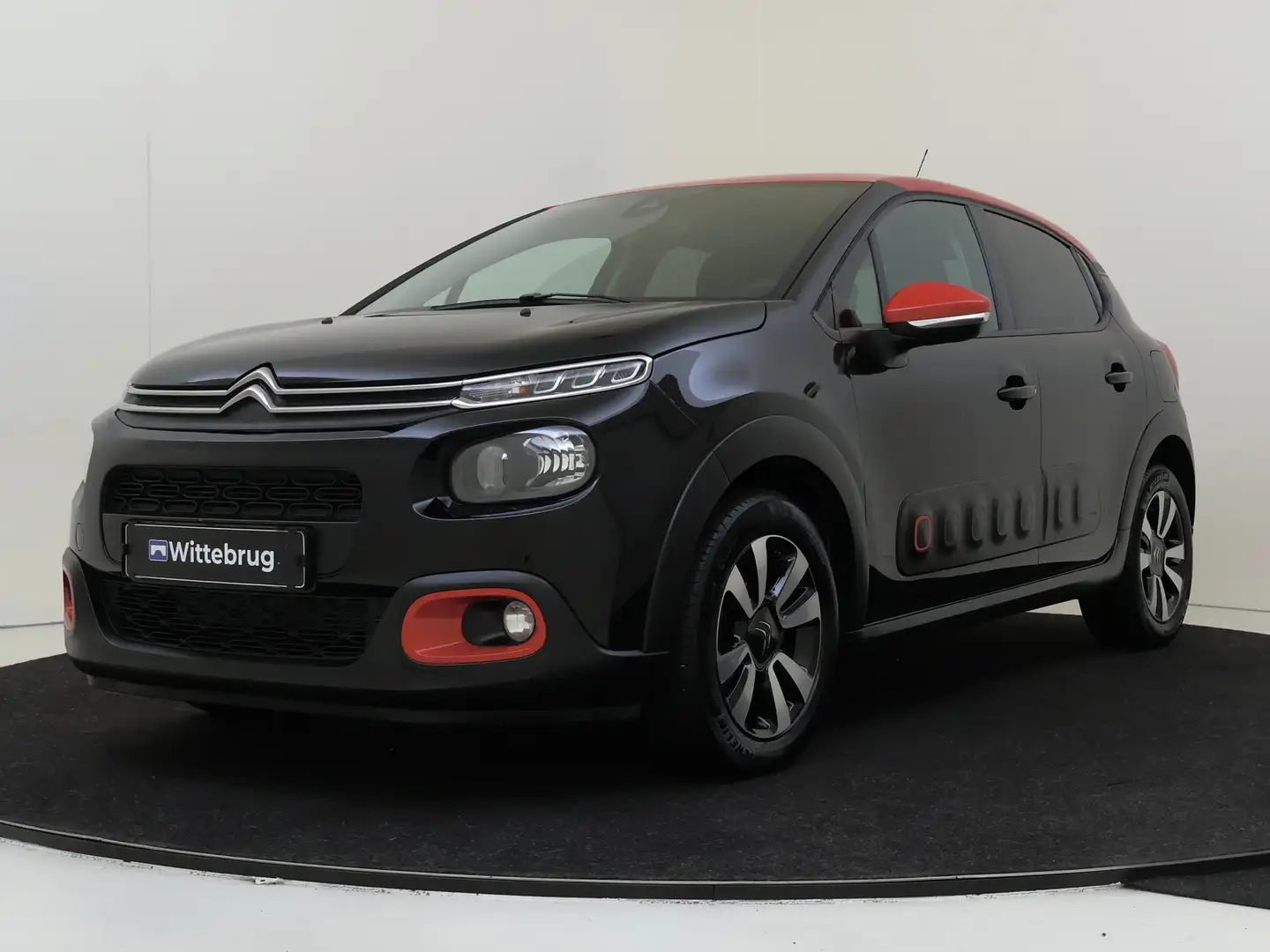Citroen C3 1.2 PureTech 110PK Shine GEHEEL RIJKLAAR GEMAAKT ! Zwart - 1