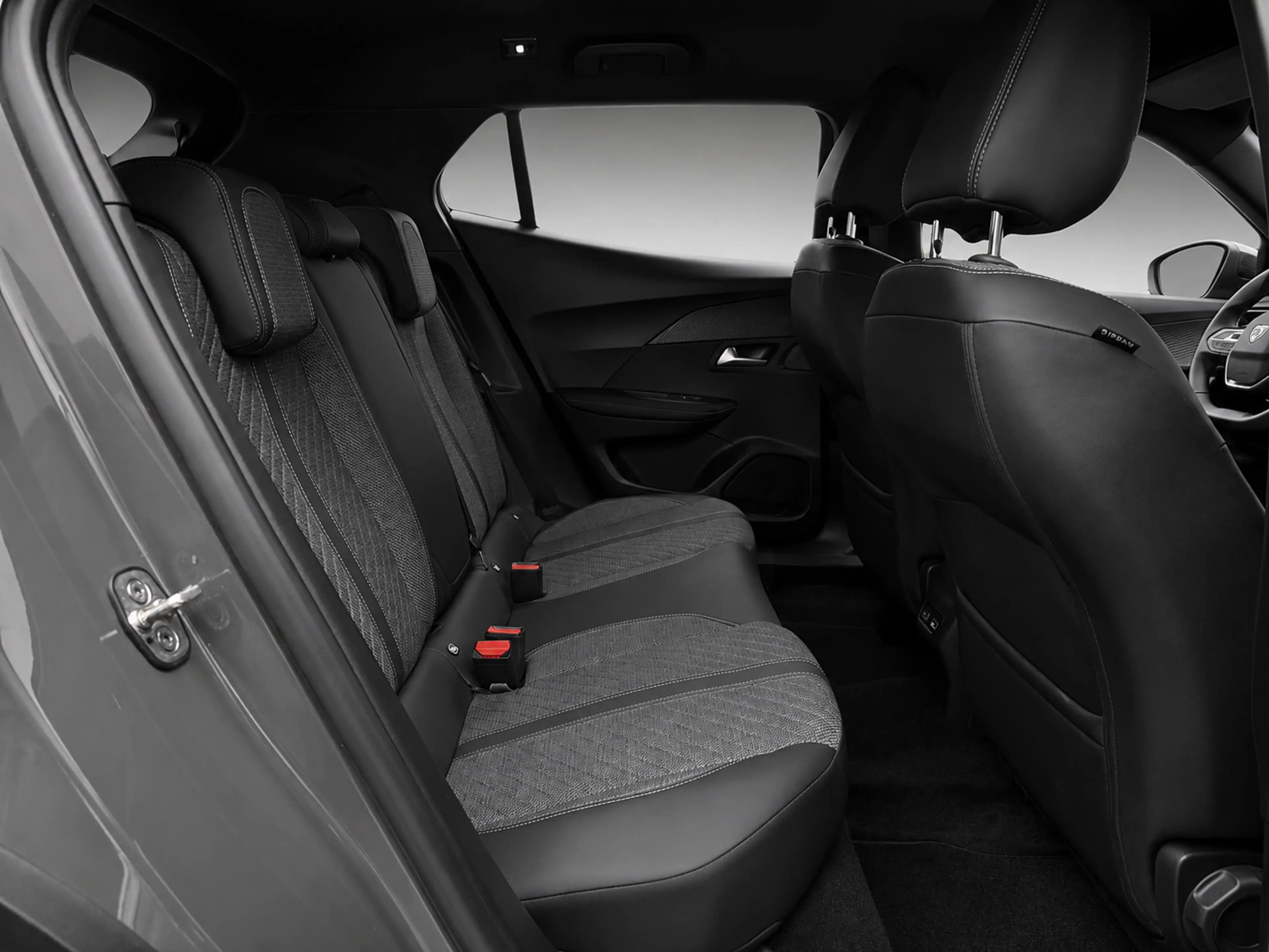 Peugeot 2008 PureTech 130 EAT8 Allure Aut. *-40% NP 33.465.- — photo 15