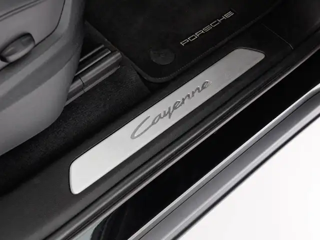 Porsche Cayenne view 24