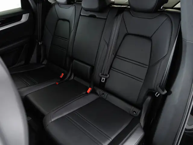 Porsche Cayenne view 22