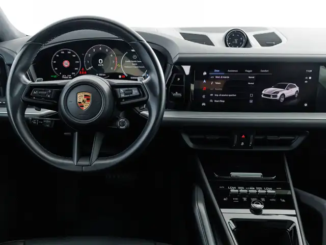 Porsche Cayenne view 11