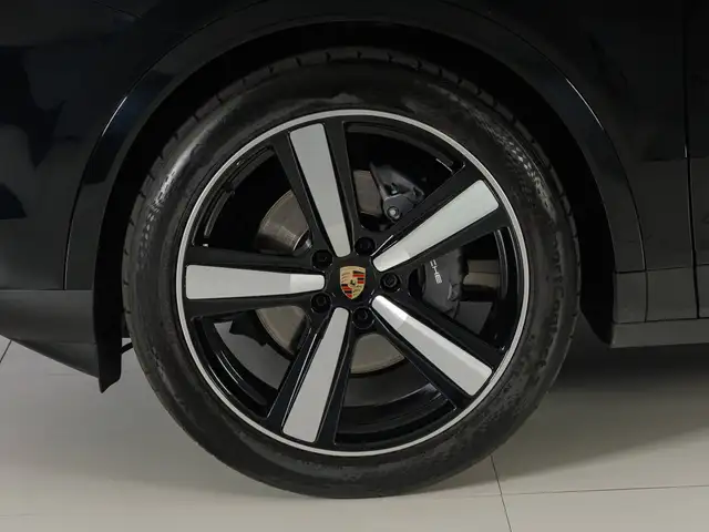 Porsche Cayenne view 9
