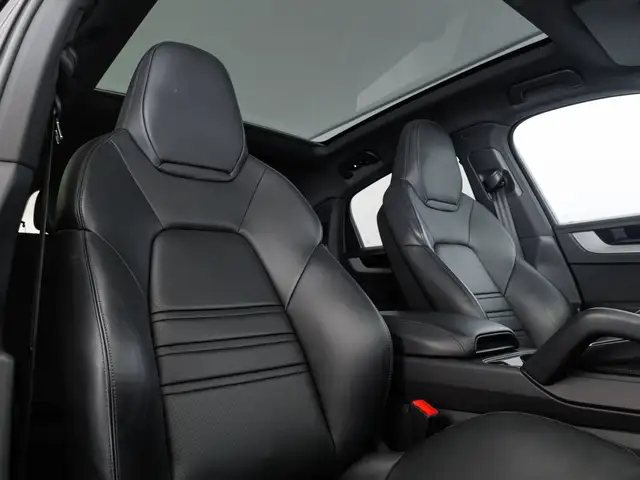 Porsche Cayenne view 25