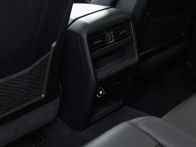 Porsche Cayenne view 23
