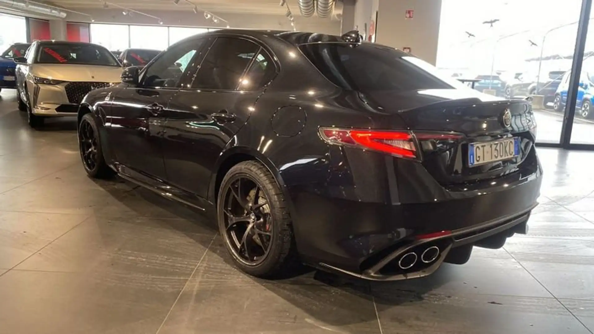 Alfa Romeo Giulia 2.9 T V6 AT8 Quadrifoglio Nero - 2
