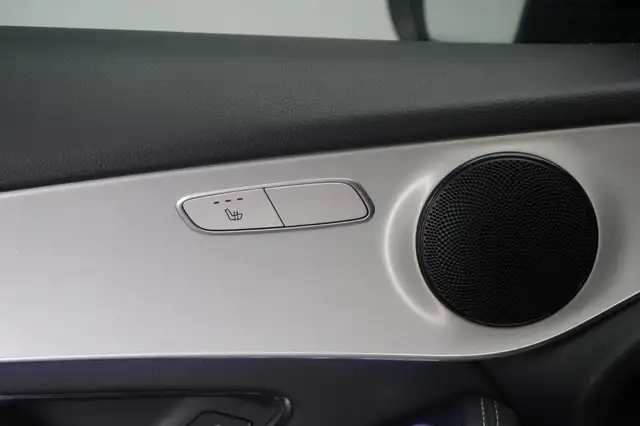 Mercedes-Benz 220 view 30