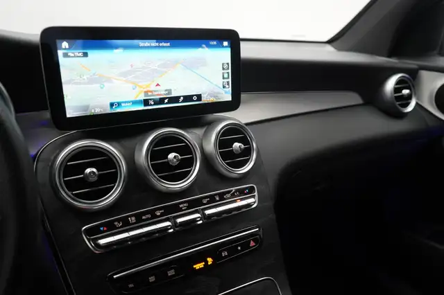 Mercedes-Benz 220 view 28