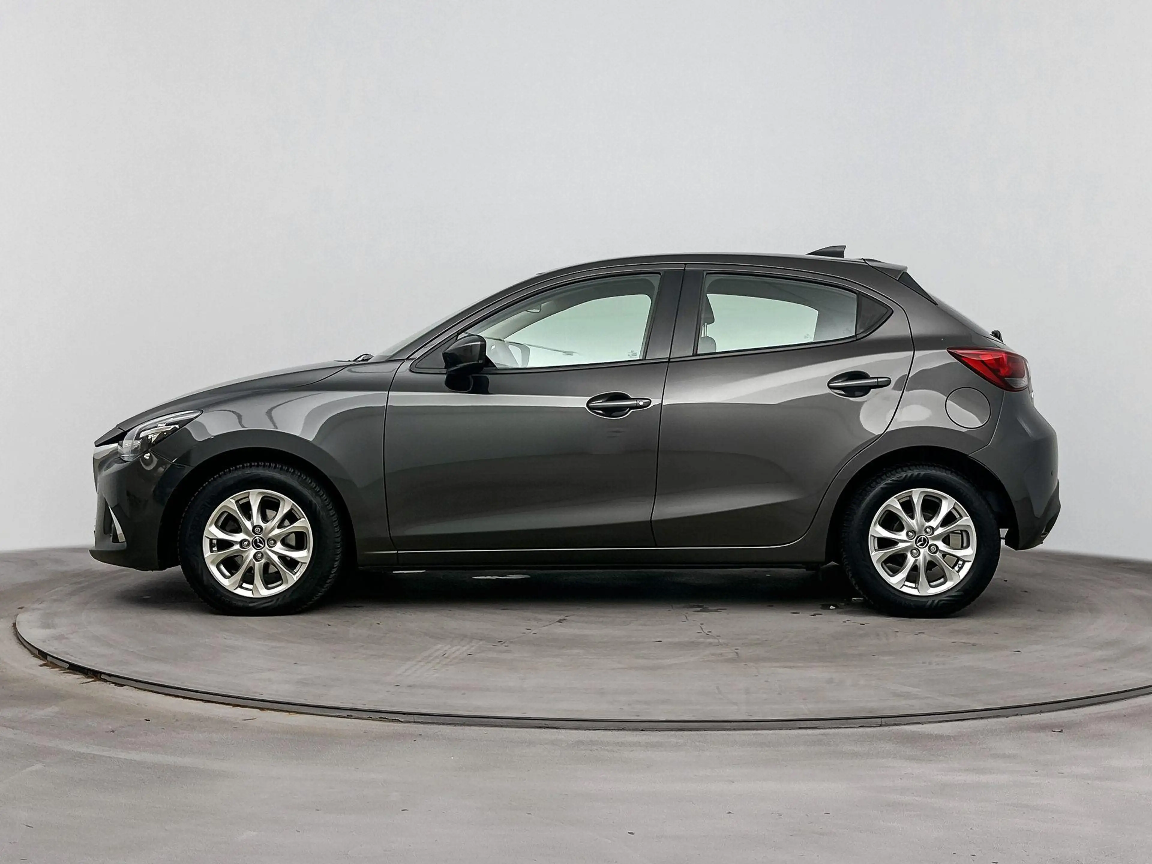 Mazda 2 1.5 Skyactiv-G Dynamic | Navigatie | Airco | parke — photo 4