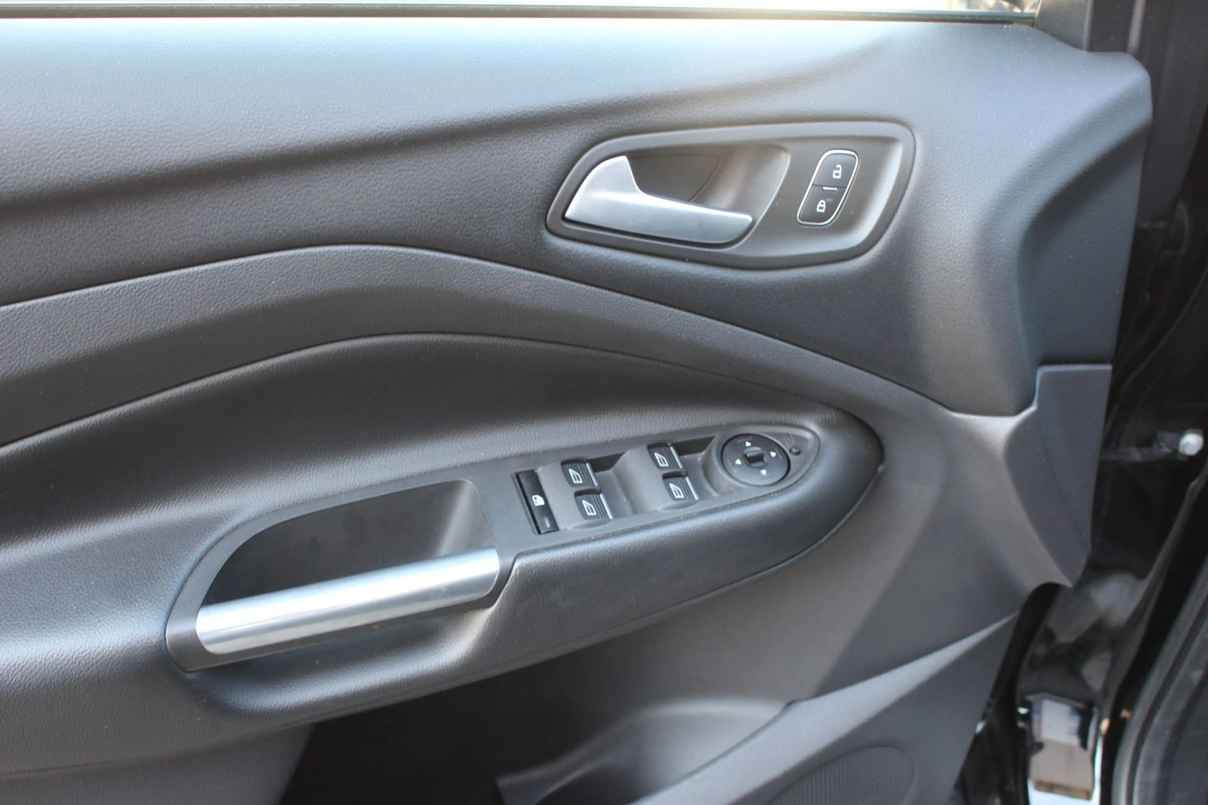 Ford Kuga ST-Line Black&Silver — photo 6