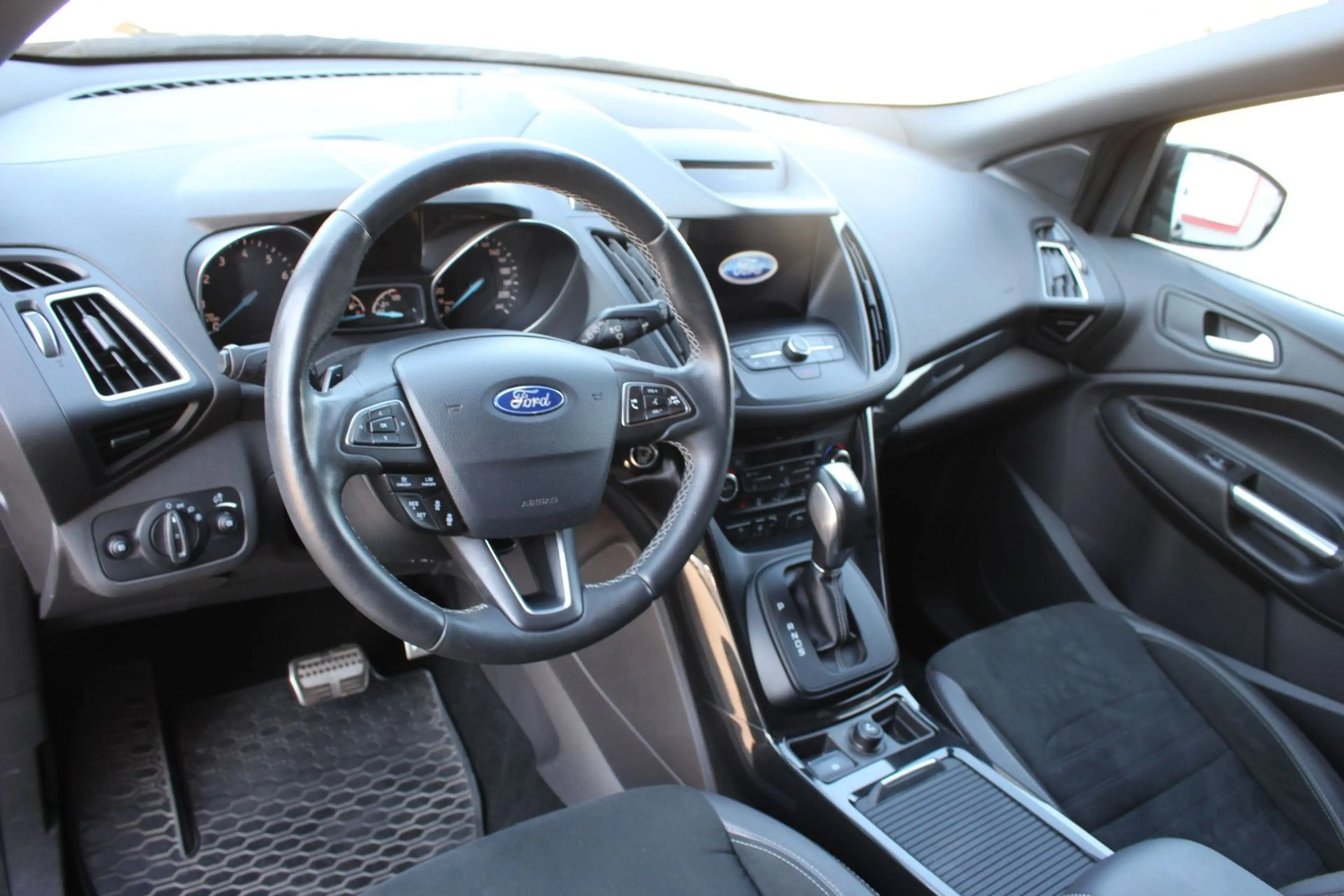 Ford Kuga ST-Line Black&Silver — photo 8