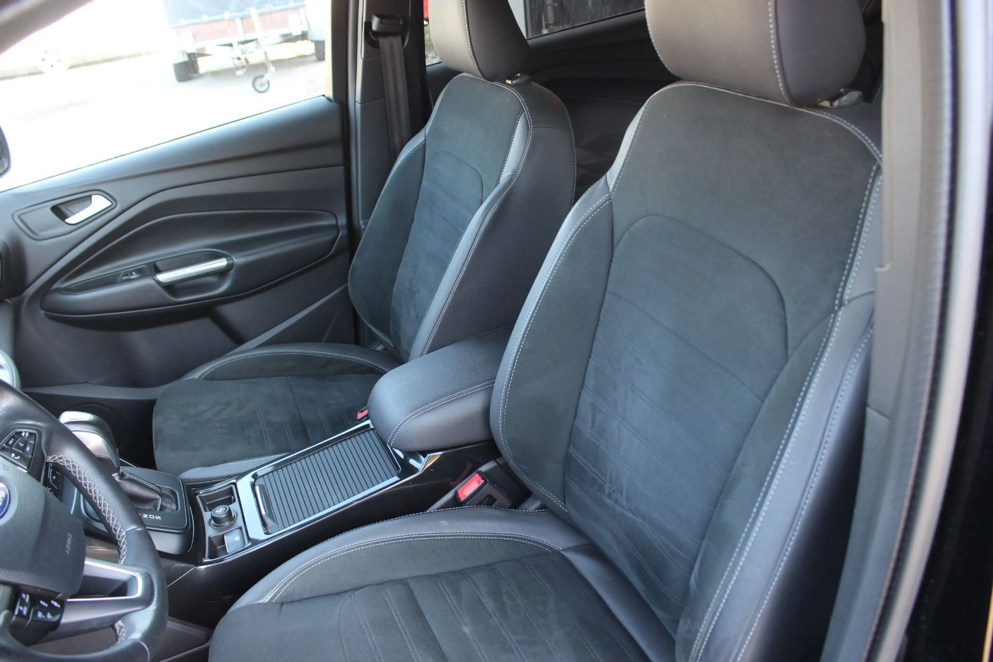 Ford Kuga ST-Line Black&Silver — photo 7