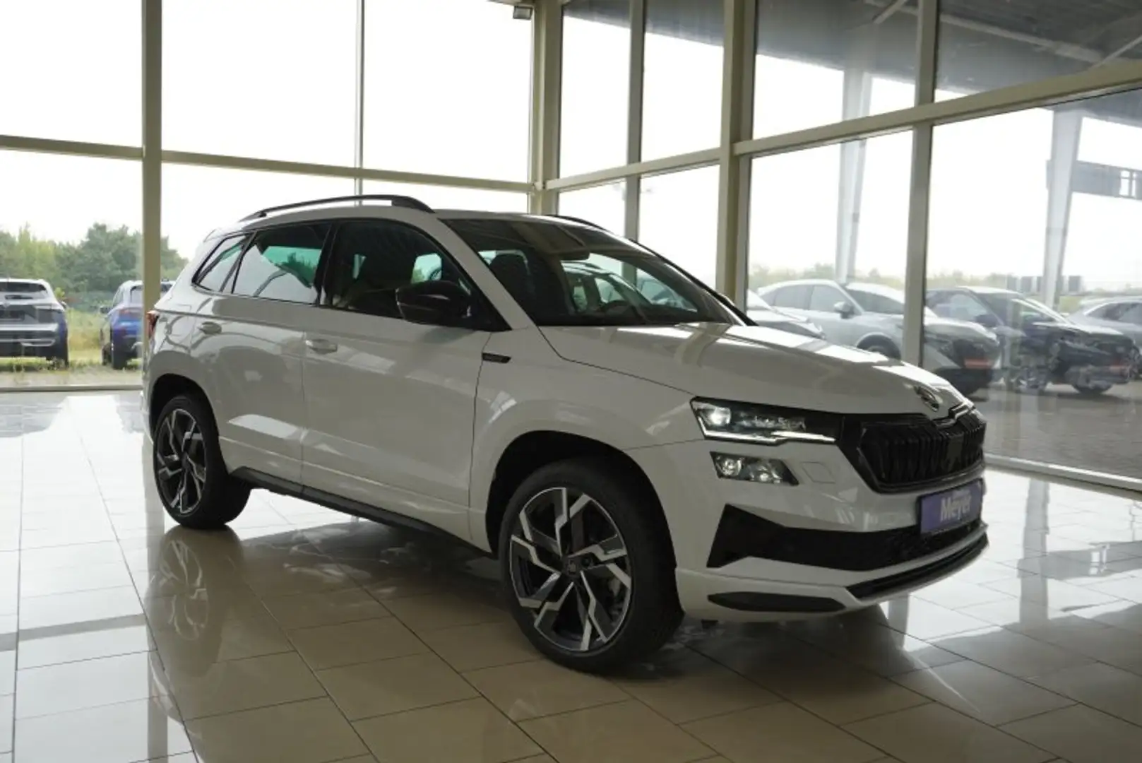 Skoda Karoq Sportline 2,0TDI DSG 4x4 aAHK/Pano/4*J.Gar/Matrix/ Weiß - 1