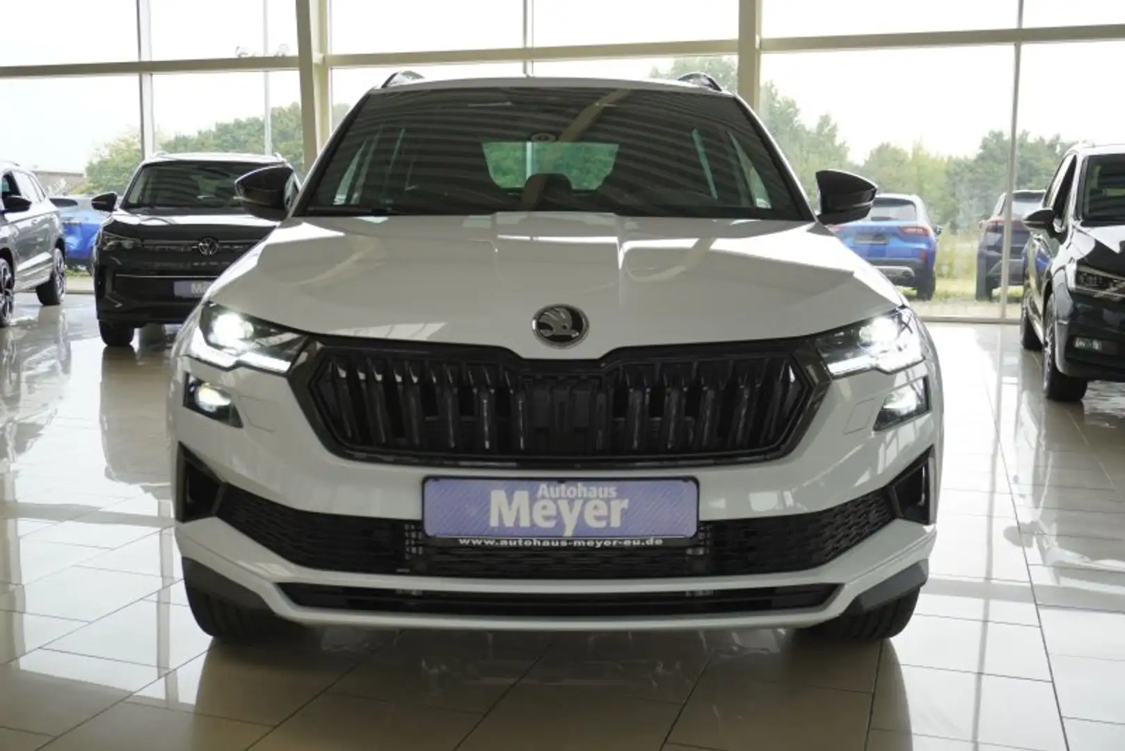 Skoda Karoq Sportline 2,0TDI DSG 4x4 aAHK/Pano/4*J.Gar/Matrix/ Weiß - 2
