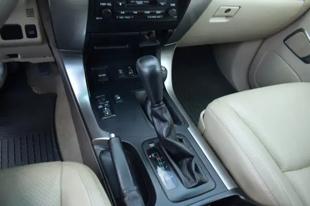 Toyota Land Cruiser view 9