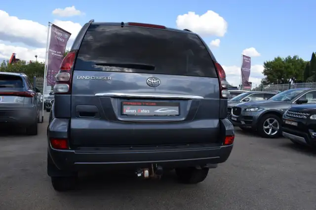 Toyota Land Cruiser view 11