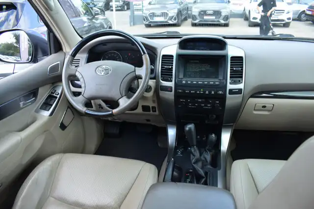 Toyota Land Cruiser view 2