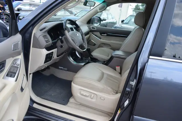 Toyota Land Cruiser view 14