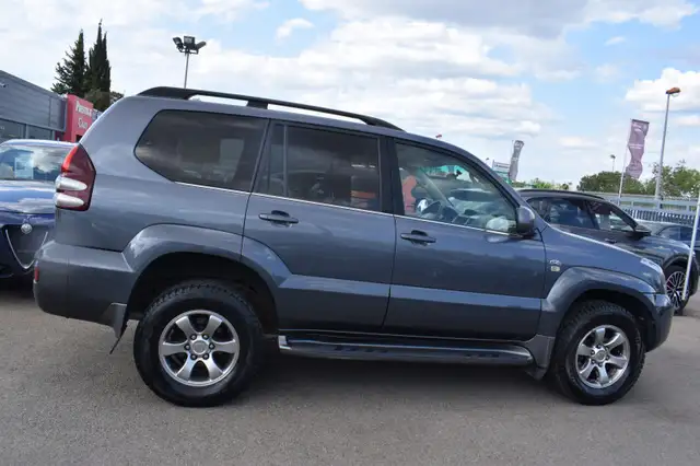 Toyota Land Cruiser view 8