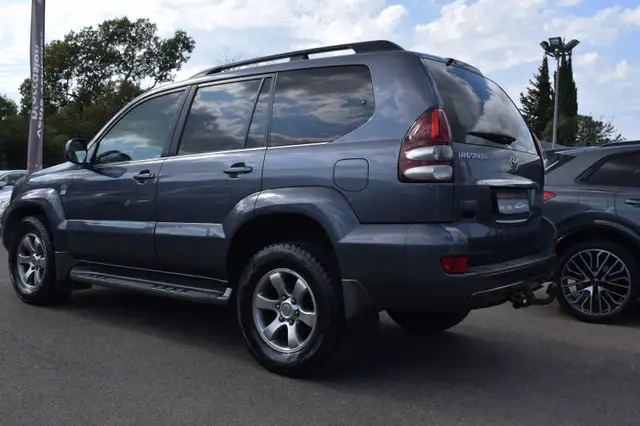 Toyota Land Cruiser view 16