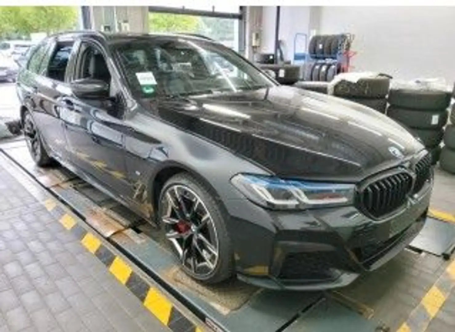 BMW 520 dxD/HUD/Laser/P&DrivAsPro/20Zoll/StHz/M-Sport Schwarz - 1