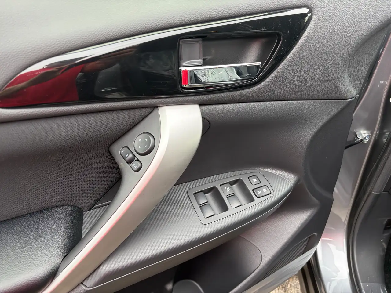 Mitsubishi Eclipse Cross снимка Mitsubishi Eclipse Cross