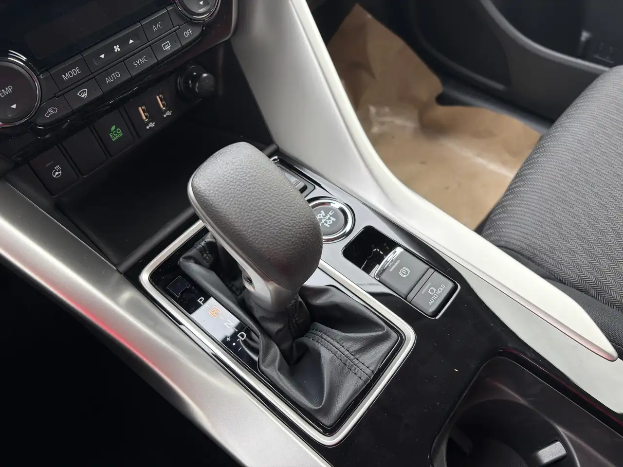 Mitsubishi Eclipse Cross снимка Mitsubishi Eclipse Cross